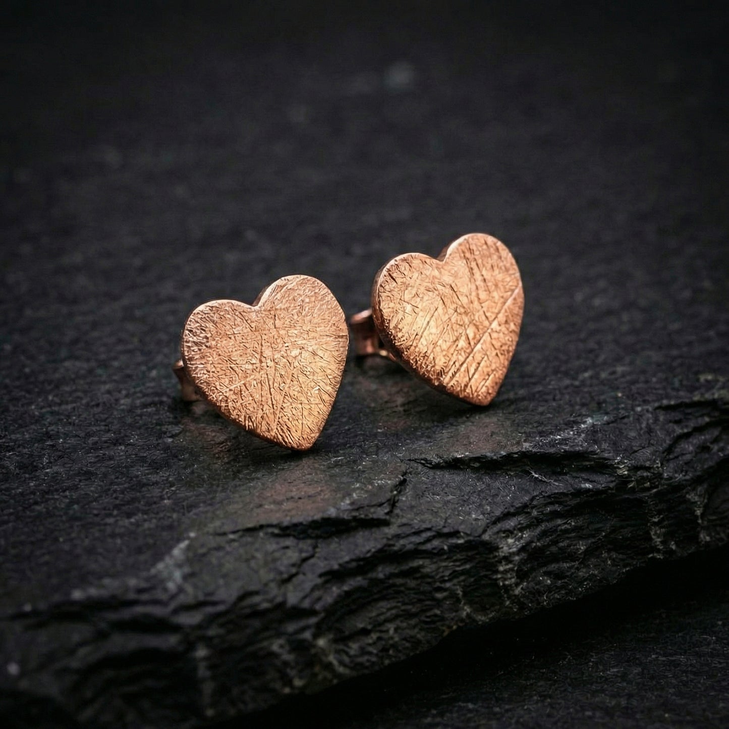 Herz Ohrstecker aus 925 Sterling Silber, Eismatt | Handgemachter Schmuck für Damen