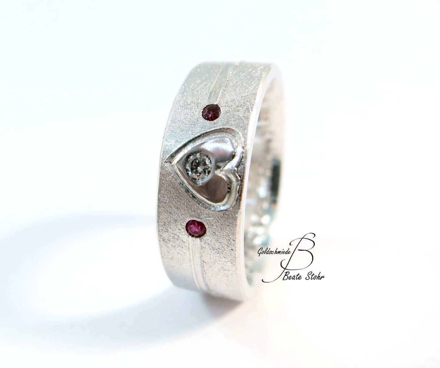 Trauring mit Herz Diamant & Rubin