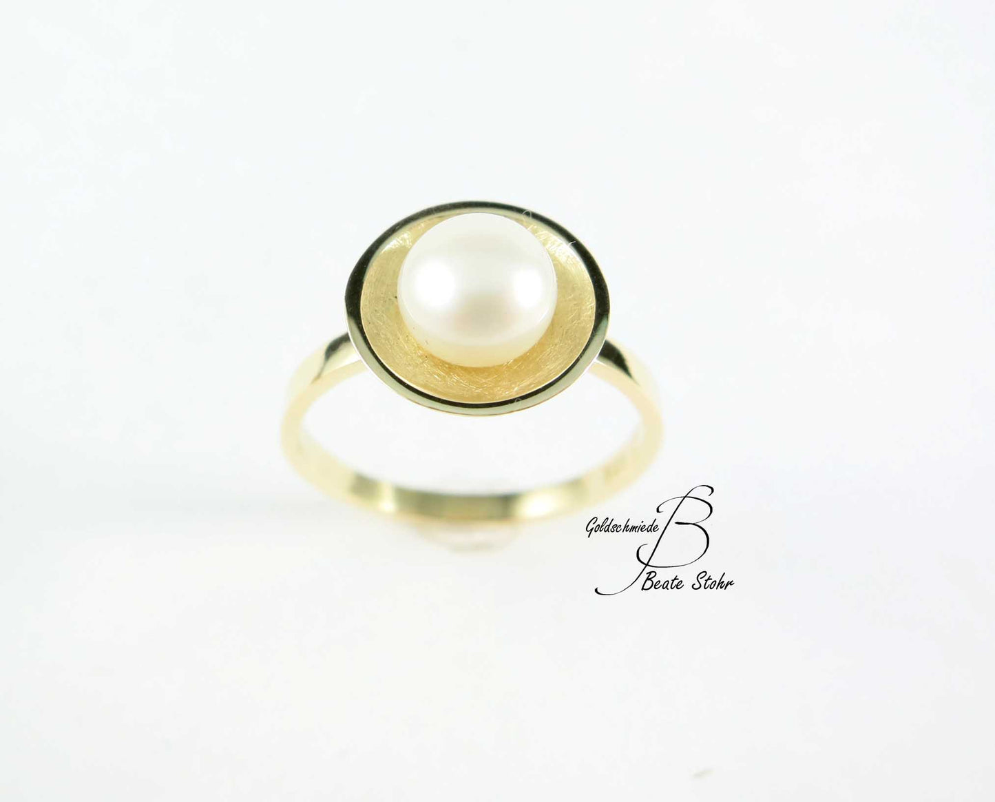 goldener Perlring mit Schale