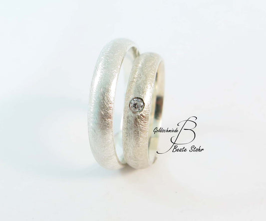 Eheringe halbrund 4mm eismatt Diamant