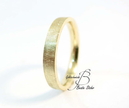 schlichter Trauring in 585/- Gelbgold 3 mm breit eismatt - Detailansicht Gold | Traumschmuckwerkstatt