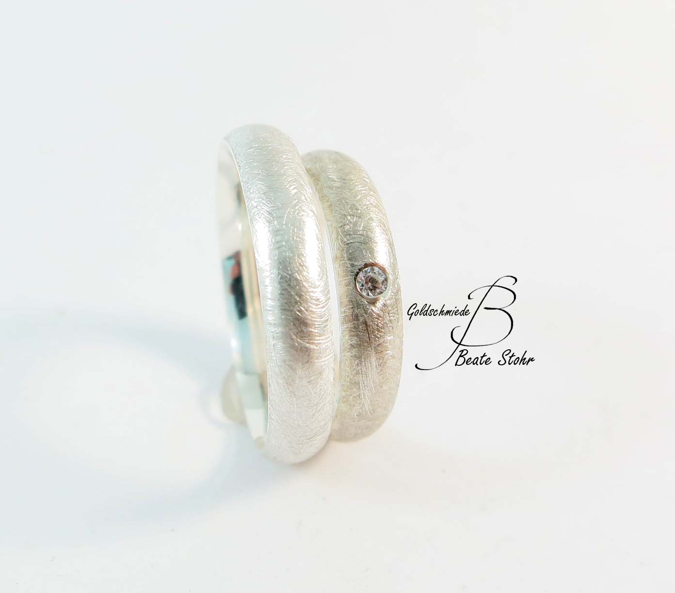 Eheringe halbrund 4mm eismatt Diamant