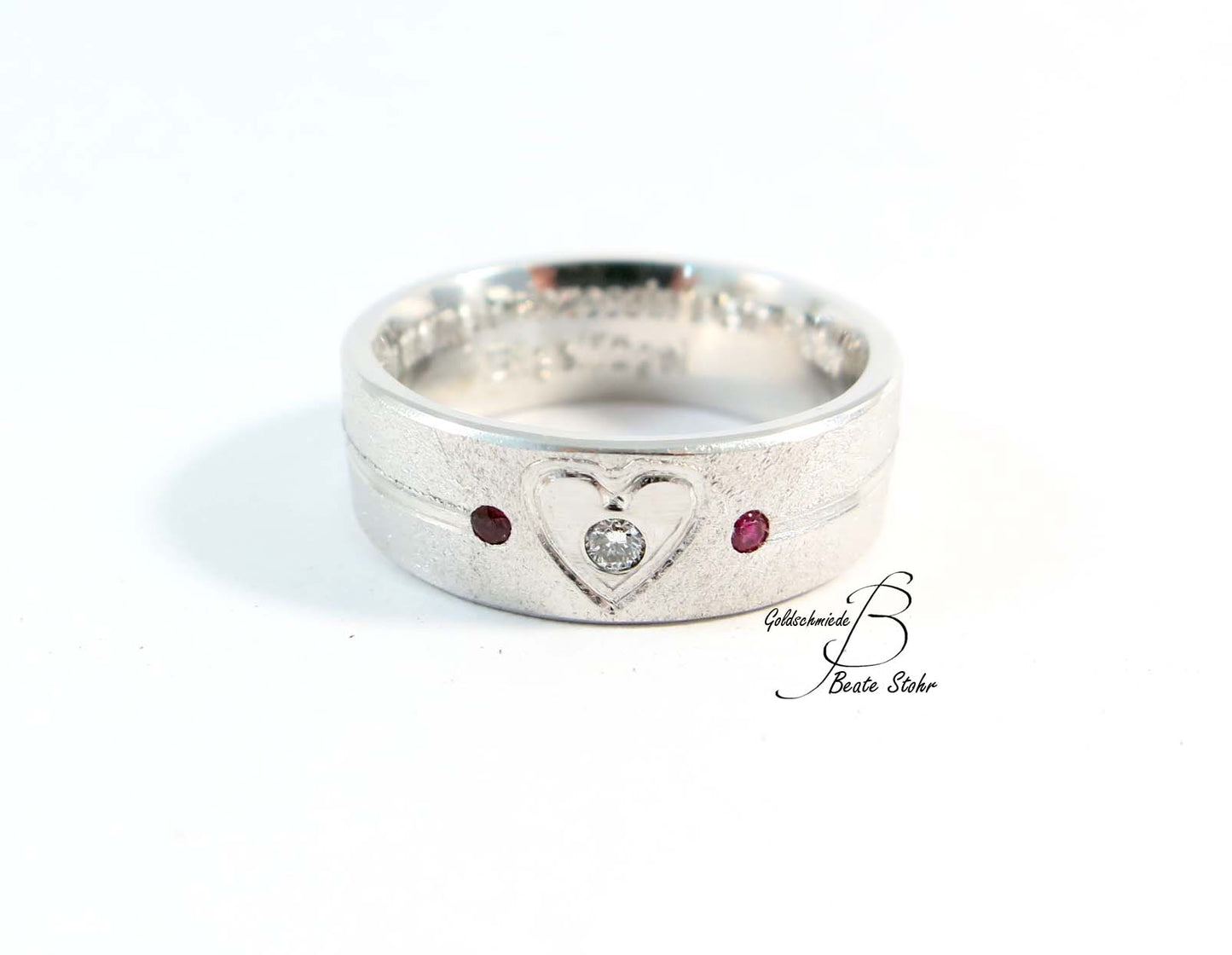 Trauring mit Herz Diamant & Rubin