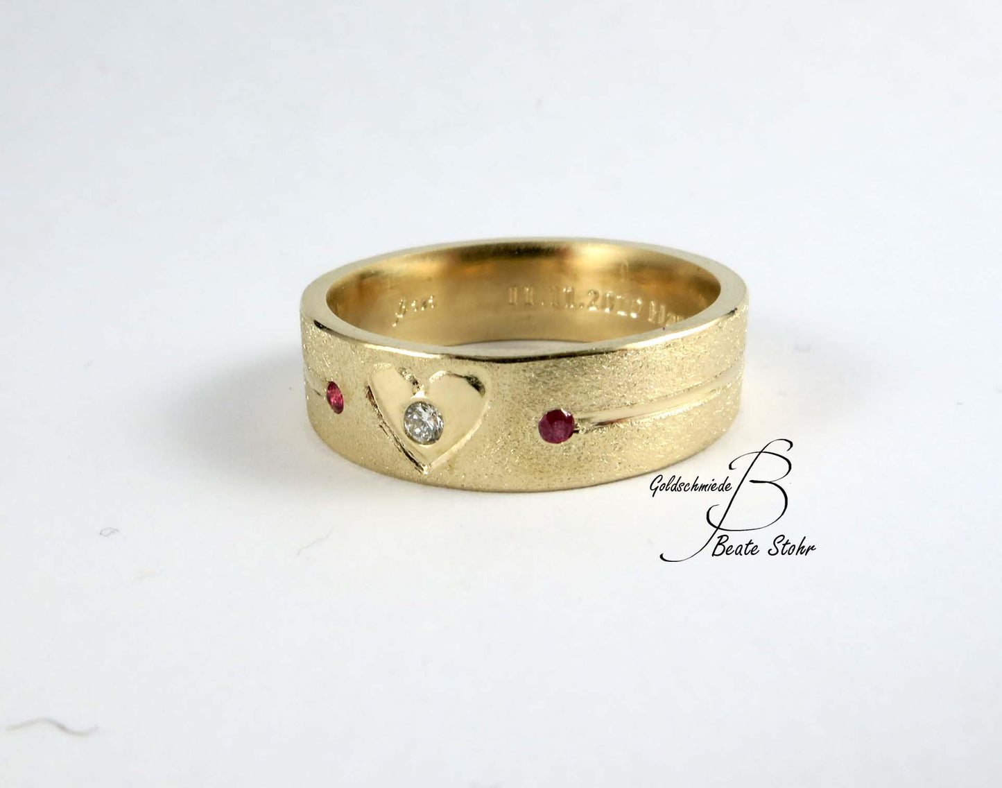 Trauring mit Herz Diamant & Rubin Gold