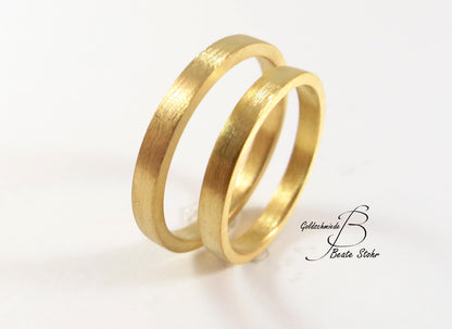 schlichte Trauringe in 585/- Gelbgold Handarbeit