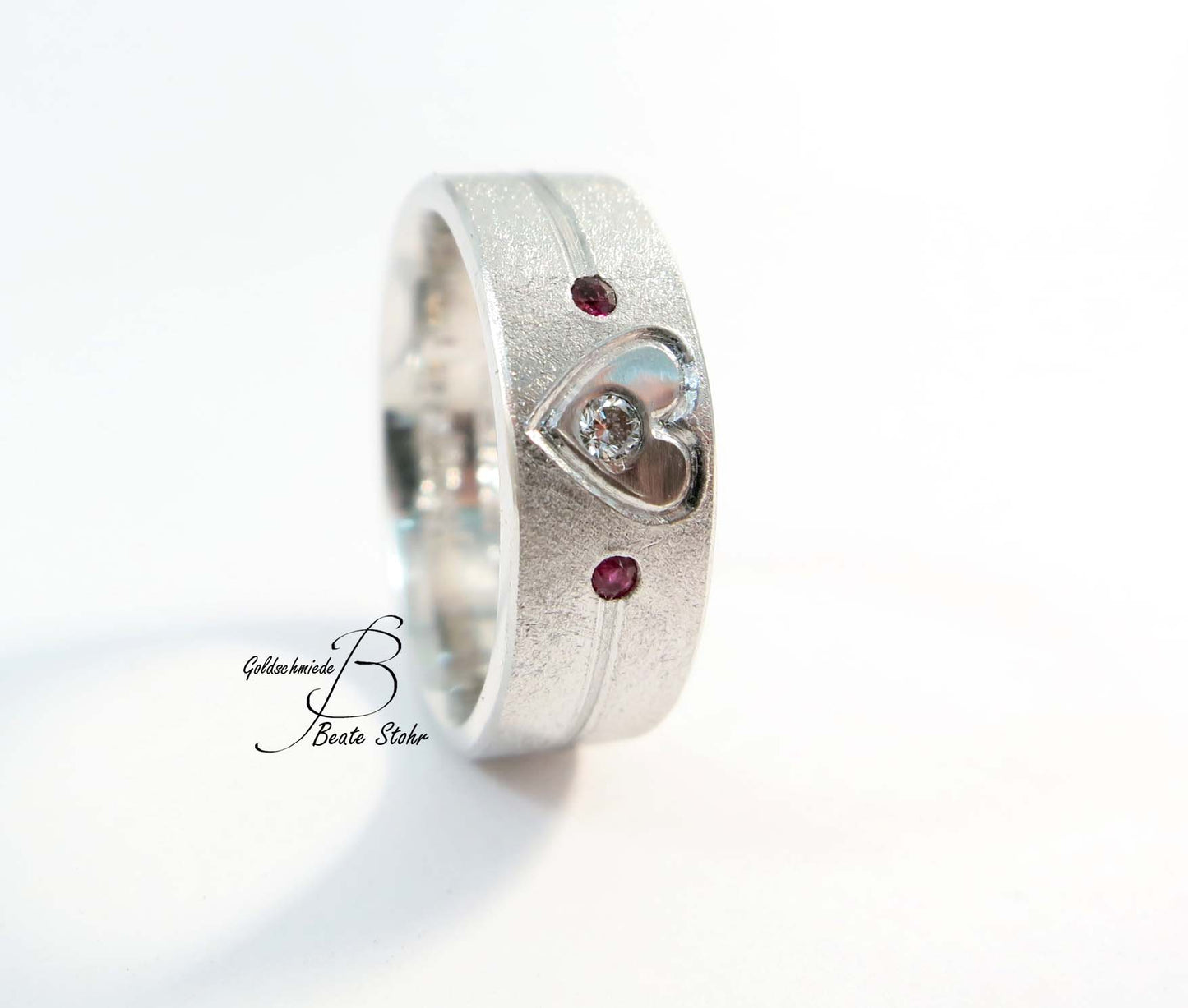 Trauring mit Herz Diamant & Rubin