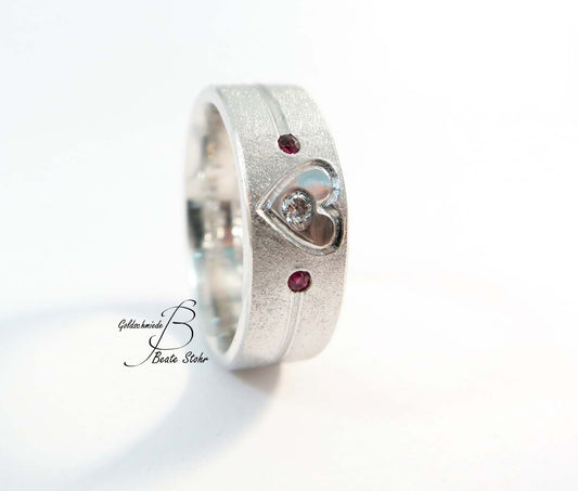 Trauring mit Herz Diamant & Rubin