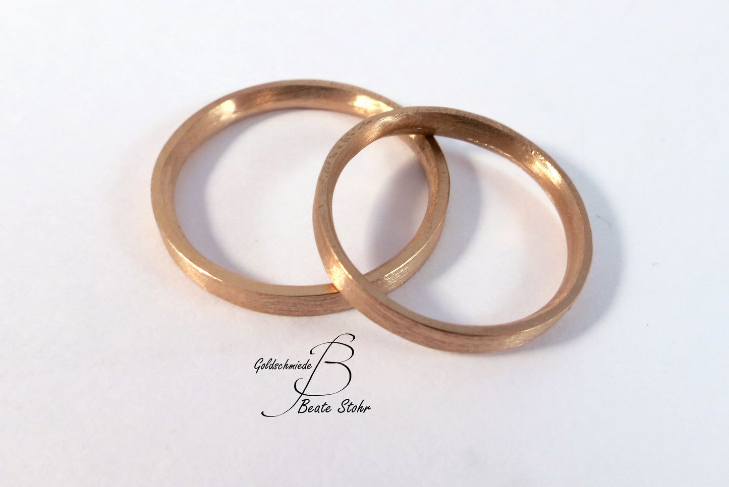 schlichte Trauringe in 585/- Roségold Handarbeit