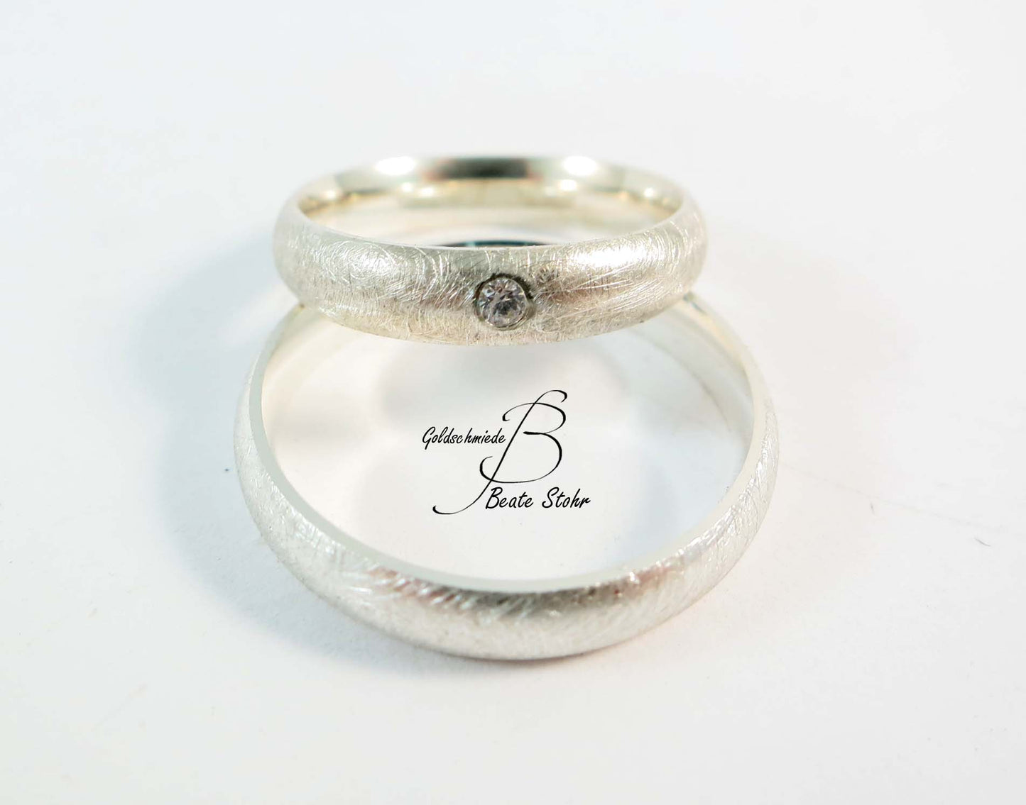 Eheringe halbrund 4mm eismatt Diamant