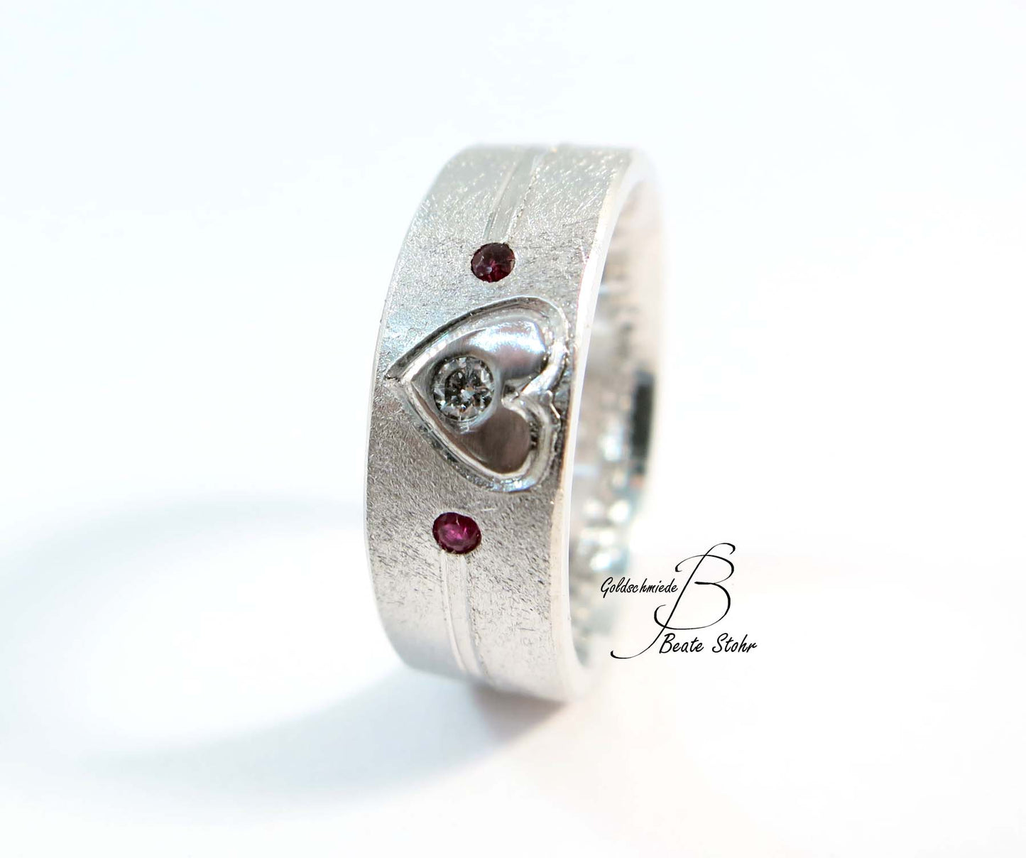 Trauring mit Herz Diamant & Rubin
