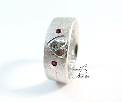 Trauring mit Herz Diamant & Rubin