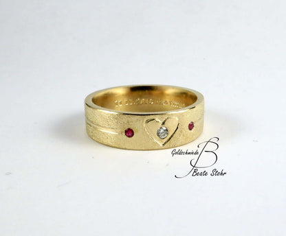 Trauring mit Herz Diamant & Rubin Gold