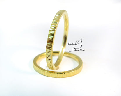 Paar Trauringe "Baumrinde" 585/- Gelbgold schmal