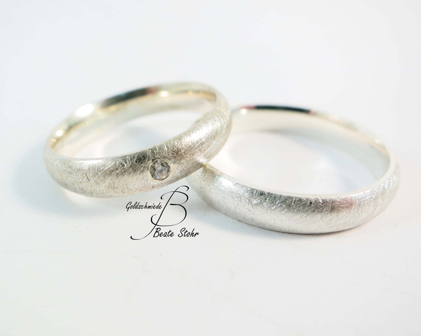 Eheringe halbrund 4mm eismatt Diamant