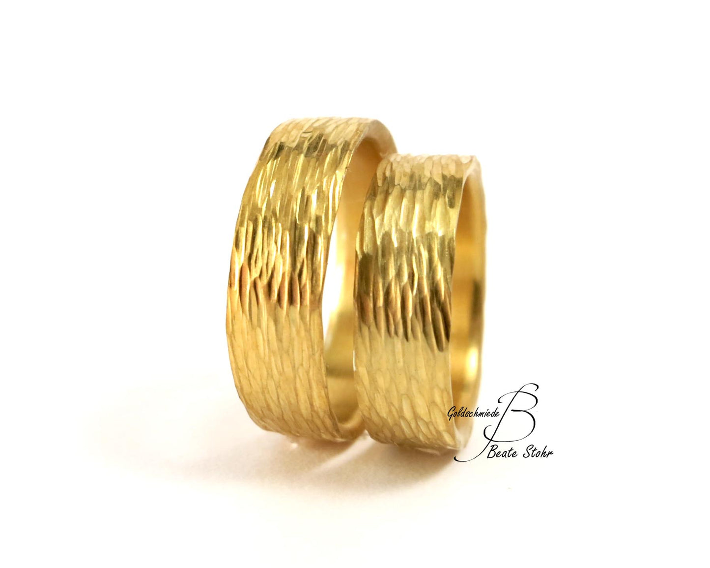 Trauringe mit gehämmerter Struktur Gelbgold