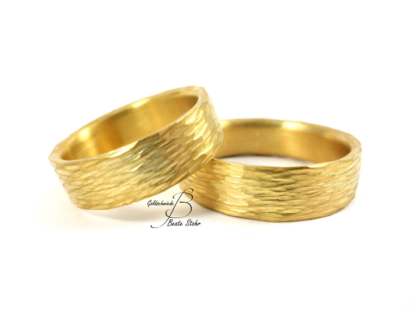 Trauringe mit gehämmerter Struktur Gelbgold