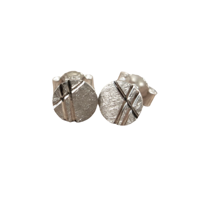 Runde Ohrstecker 925 Silber eismatt | mit Einschnitten