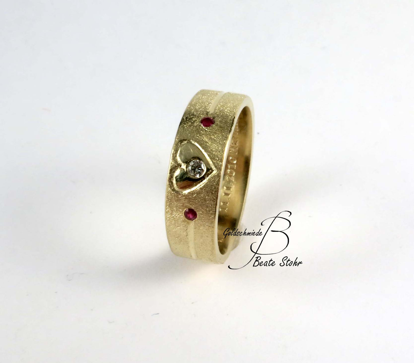 Trauring mit Herz Diamant & Rubin Gold