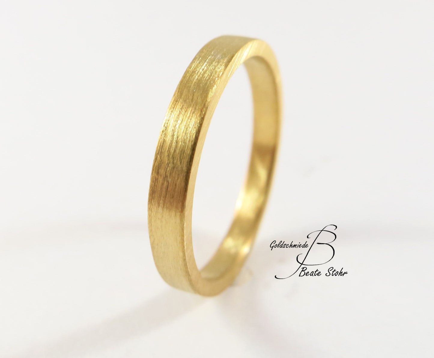 schlichte Trauringe in 585/- Gelbgold Handarbeit