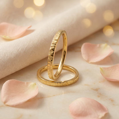 Paar Trauringe "Baumrinde" 585/- Gelbgold schmal Gold handgefertigt | Traumschmuckwerkstatt