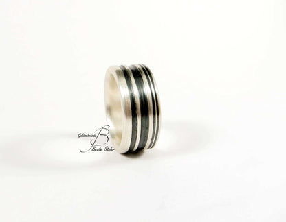 silberner Ring mit Rille schwarz