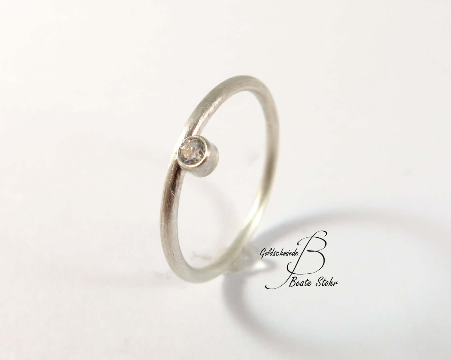 Handgefertigter Ring aus Zirkonia | Traumschmuckwerkstatt Shop